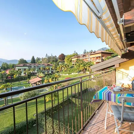 Laveno-mombello Sleeps 4 Pool *