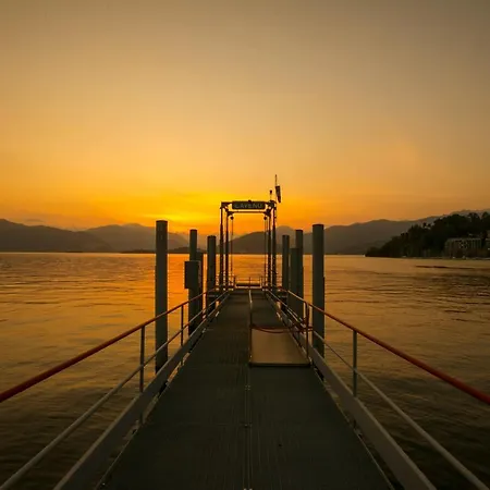 Laveno-mombello Sleeps 4 Pool Appartamento
