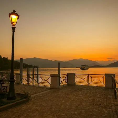 Laveno-mombello Sleeps 4 Pool