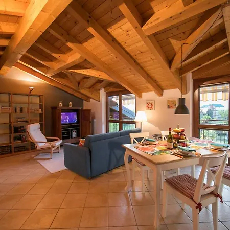 Laveno-mombello Sleeps 4 Pool *