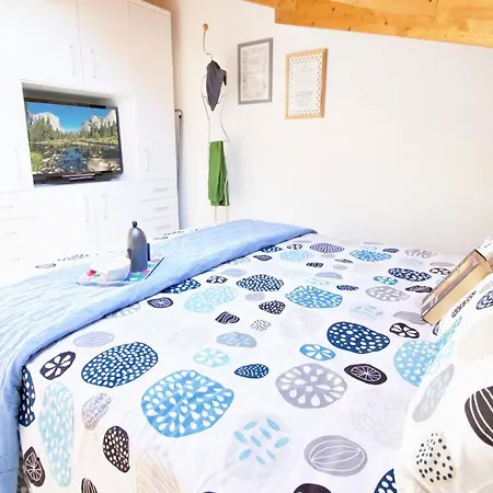 Laveno-mombello Sleeps 4 Pool Apartment