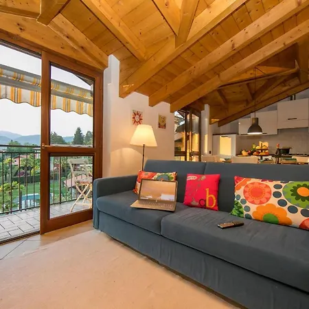 Laveno-mombello Sleeps 4 Pool